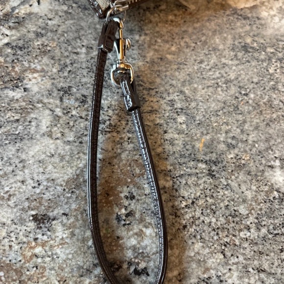 Coach F88913 Leather Zip Wallet in Signature Canvas - Khaki - Picture 5 of 5